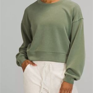 Lululemon sweatshirt size 6